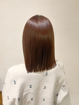 カサネ(KASANE) 切りっぱなしボブ　ブラウンカラー　ぱつっとロブ