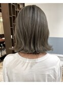 オリーブグレージュ