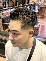 フォーコーナーズ(Four Corners)&nbsp;スパイラルパーマ／スキンフェード／刈り上げ／メンズパーマ