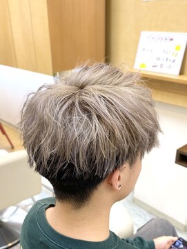 マキシム ナカイ(MAXIM NAKAI) メンズツーブロ刈り上げアップバングブリーチベージュカラー