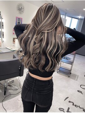 キング 梅田(K!ng) 縮毛矯正髪質改善ハイライトレイヤーカット梅田美容室エクステ