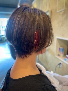 アトリエ エス atelier es HAIRDESIGN インナーカラー/イヤリングカラー/レッド/赤/ひし形ショート
