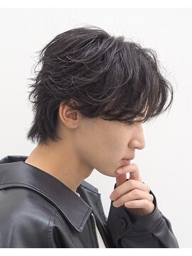 ゼンコー アオヤマ(ZENKO Aoyama) フェザーショートパーマセンターパートニュアンスウルフ刈り上げ