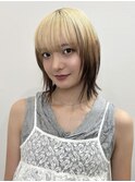 ボブレイヤールーツカラー金髪ボブ前髪ありウルフボブ