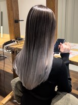 ラグーン(LAGOON)&nbsp;バレイヤージュグレージュハイライトダブルカラーケアブリーチ