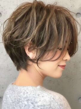 おしゃれな大人のグラデーションボブ×ハイライト 白髪ぼかし