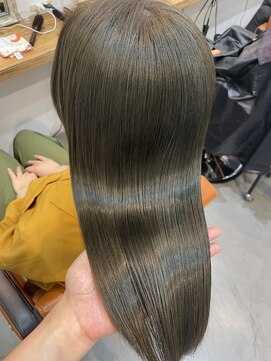 ネイヴィル(navile) ◎赤みのない透け感グレージュ