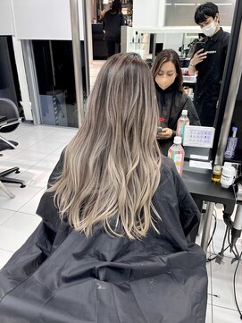 トニーアンドガイ 原宿店(TONI & GUY) バレイヤージュ　ホワイトグレージュ