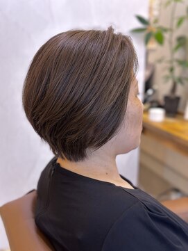 琥珀 ショートボブ×ベージュカラー