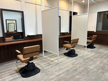 コンフェティ ルピナス山之手店(Confetti)の雰囲気（自然の光が差し込みむ気持ちが安らぐ雰囲気#ハイライト#ブリーチ）