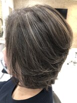 ヘアーデザインムーヴ(Hair design MOVE)&nbsp;白髪ぼかしハイライト　ミディアム