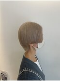 ハイトーンベージュ×ショート
