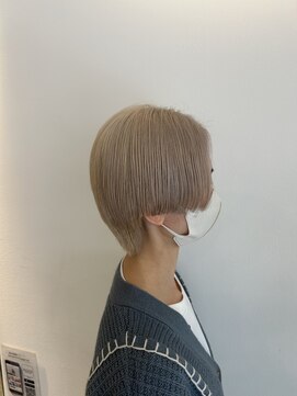 ジジバイモップス(jiji byMOPS) ハイトーンベージュ×ショート