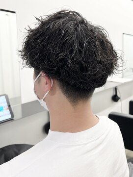 ココ 本八幡(KOKO) 波巻きツイストスパイラルフェザーパーマ刈り上げセンターパート