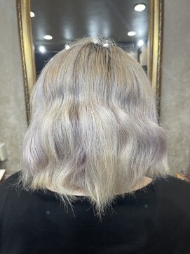 アンフィドットドゥルドゥ(AnFye.dueldo) ブリーチ毛を高難易度ジュエリーシステム縮毛矯正で艶髪に変身