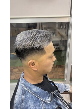 ヘアデザイン ゴドバン(Hair Design Gdobant) スキンフェードホワイトカラー2