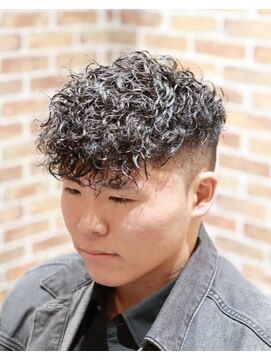 バーバーショップ スバル(BARBERSHOP SUBARU) ＜理容室＞＜バーバー＞スペインカール　フェード　ラインアップ