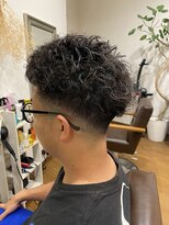 ニコラ(nicola) ツイスパスパイラルツイストパーマフェードカットメンズ刈り上げ