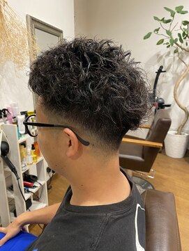 ニコラ(nicola) ツイスパスパイラルツイストパーマフェードカットメンズ刈り上げ