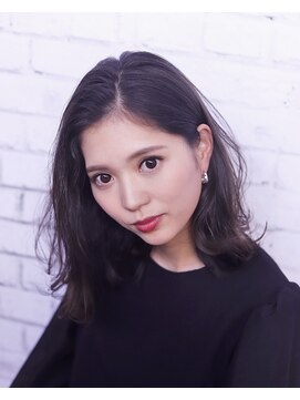 メゾンイロ(Maison I.R.O+) 30代40代50代アッシュ×かきあげミディアムボブ