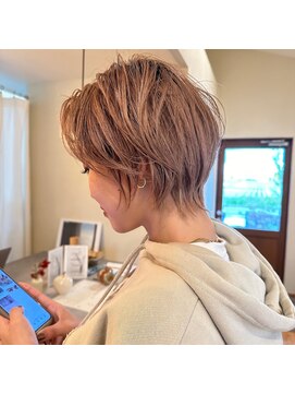 ツナグ(tsunagu) 襟足を自然に残した外国人風ショート