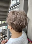 白髪を活かしてグレイヘア