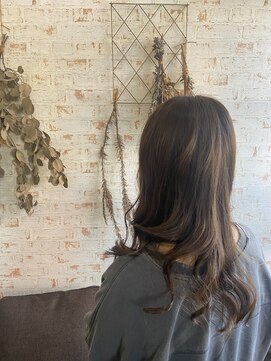 アカイトビラ ヘアケアサロン(AKAI TOBIRA Hair Care Salon) インナー×グレージュ