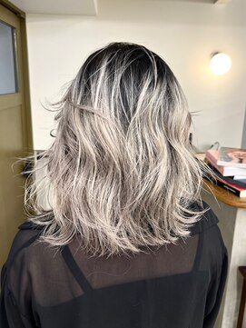 トナリ(tonari) シャドウルーツ