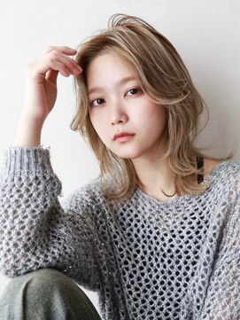 メノン 茨木店(Menon) ハイライトカラー　シルキーベージュ　くびれヘア　ウルフカット