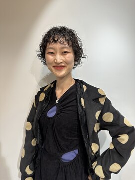 シアラ(ciala) 個性的なオン眉ハードパーマ