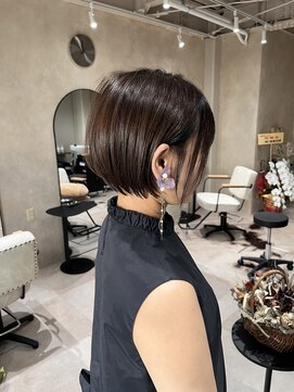 エラ(ere) 20代30代40代大人ショート 耳掛けショート 丸みショート 艶髪