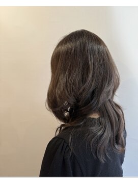 くせ毛を活かすしなやかロングレイヤー