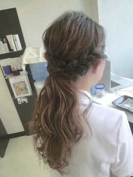 ヘアセットサロンエッジ(Edge) フィッシュボーンローポニー