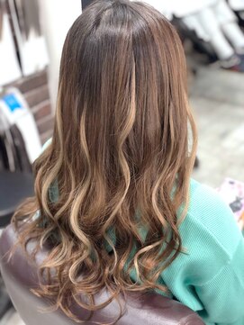 トゥエンティーフォー(24) ブリーチいらず！最新エクステでお手軽メッシュカラー