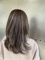 ティエラプラス(Tierra＋)&nbsp;ベージュハイライトふんわりレイヤースタイル