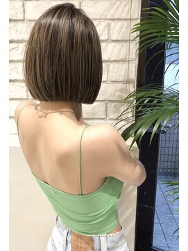 トルネード(TORNADO) 外国人風ハイライト　切りっぱなしボブ×ブラウンベージュM916