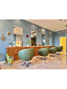 【親子2人で営むサロン☆栗平駅徒歩1分】植物を多く取り入れた温かい雰囲気が自慢の店内で癒しのひと時を♪