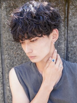 カライング(ing) スーツ短髪ツーブロック束感モテる黒髪シークレットパーマ流行