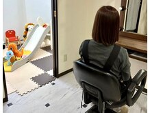 カルム(calm)の雰囲気（キッズルームの隣で施術致します。お子様の目の届く範囲です。）