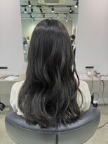 ビブ(VIV) モノトーンカラーにロングレイヤー