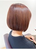 ピンクベージュのツヤ感こなれボブ