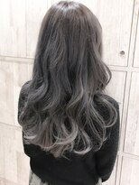 ヘアーアンドスパ フラップス(FLAPS) チャコールシルバー×ウェーブ巻き