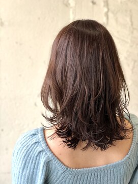 ペネロープ(Penelope) ミディアムレイヤー/レイヤーウルフ/ピンク系 担当 夕島