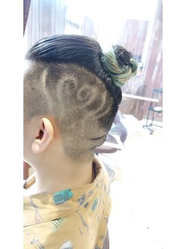 アース 菊名店(HAIR&MAKE EARTH) まんばんバリカンアート