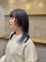 ヴィックス クリスタル(VIC’S crystal)&nbsp;オトナにもおすすめ！インナーカラー×レイヤーカット《AKANE》