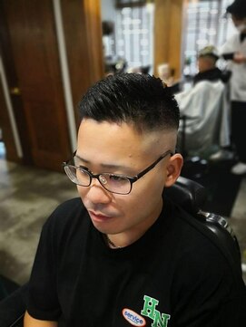 ワンワンオー バーバーショップ コンチネンタル(@110 BARBER SHOP continental) FADEカット