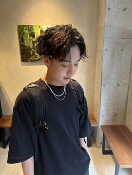 レジュアル(RESSUAL) 波巻きセンターパート　ツーブロ　マッシュ