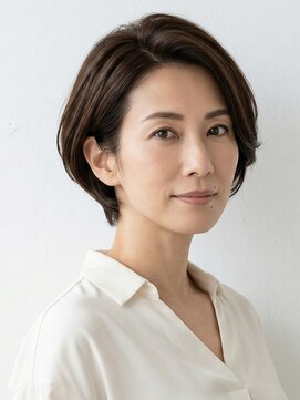 と和×美髪クリニック 巣鴨店 大人髪の悩みを魅力に。清潔感と上品さ際立つナチュラルトレンチ