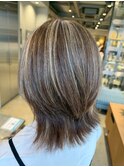 白髪ぼかしハイライト/ブリーチなしカラー/大人ショートボブ