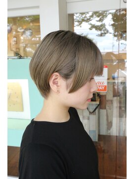 シエル ヘアーメイクアップ(CieL hair make up) #丸みショート#耳かけ#ベージュカラー#色落ち